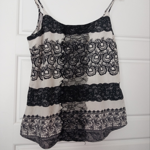 Kardashian Kollection black and white lace Sleeveless blouse size medium - Picture 1 of 3